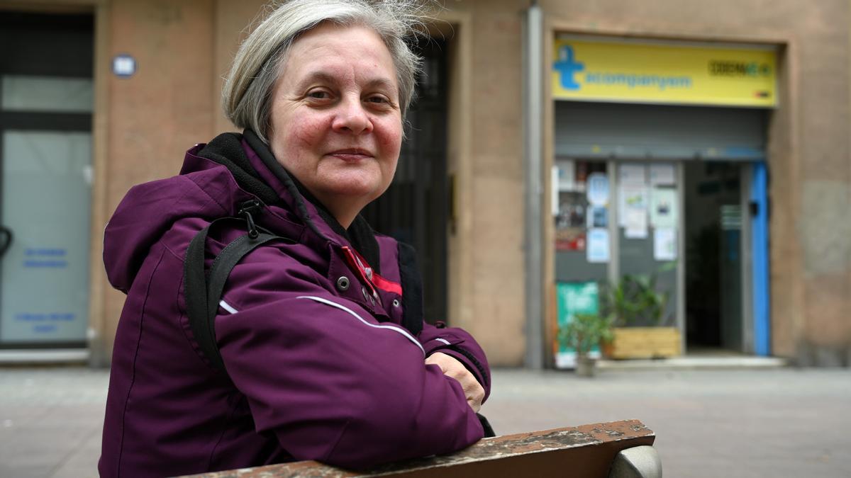 Barceloan 04.05.2022. Economía. Montse Palomera, desempleada de 60 años en la sede de T’acompanyem. Fotografía de Jordi Cotrina