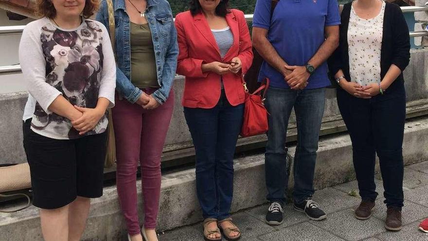 Por la izquierda, la concejala socialista Luisa Crespo, Marta Alonso, la consejera María Jesús Álvarez, Manuel Calvo y María Santos, en una imagen tomada hace unos meses en San Xuan de Beleño.