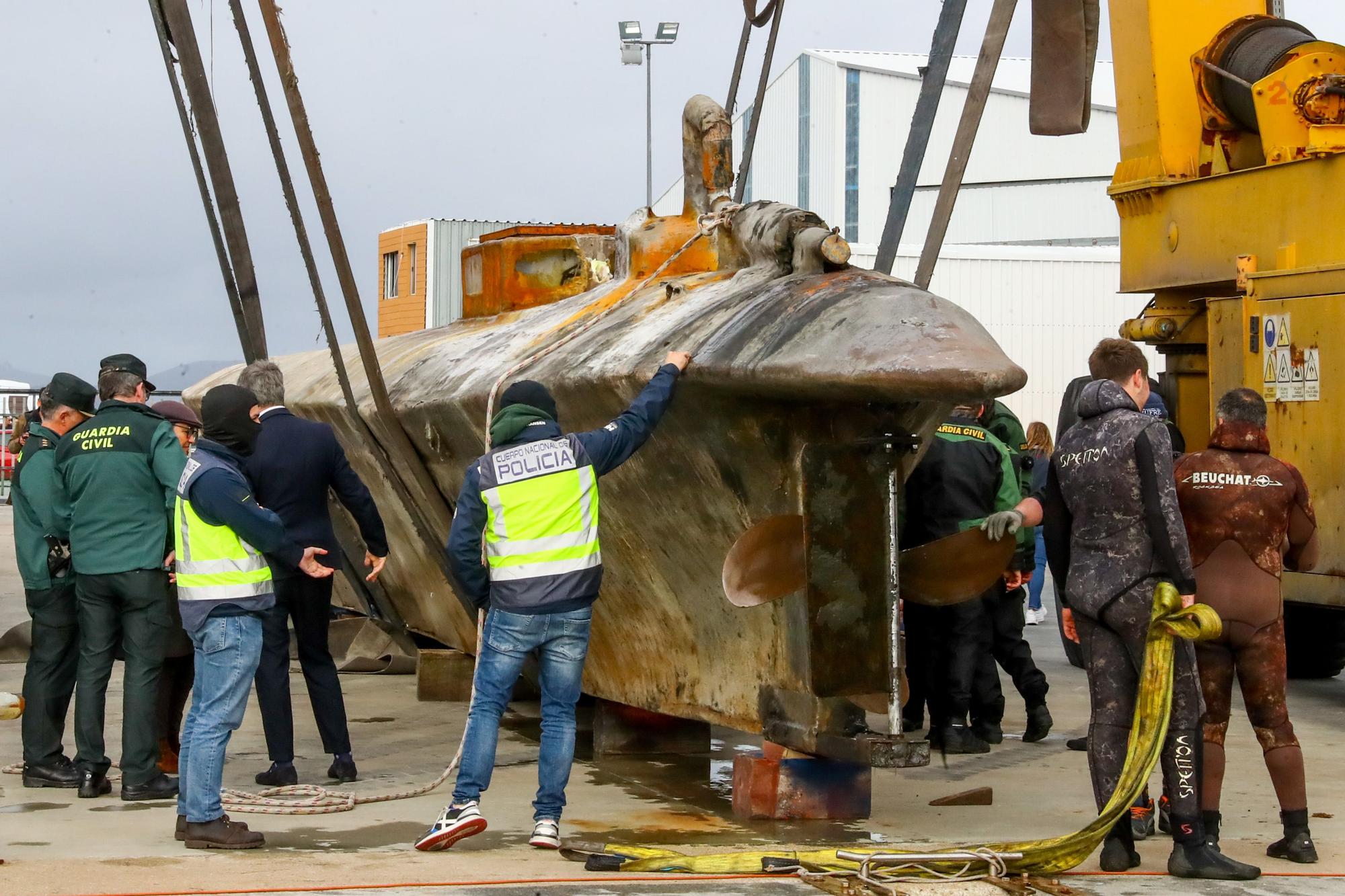 Operación reflotado del narcosubmarino de la ría de Arousa: hora de los buzos