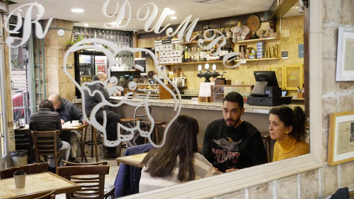 Interior del Dumbo, el restaurante de Zaragoza que abrió paso a la comida árabe