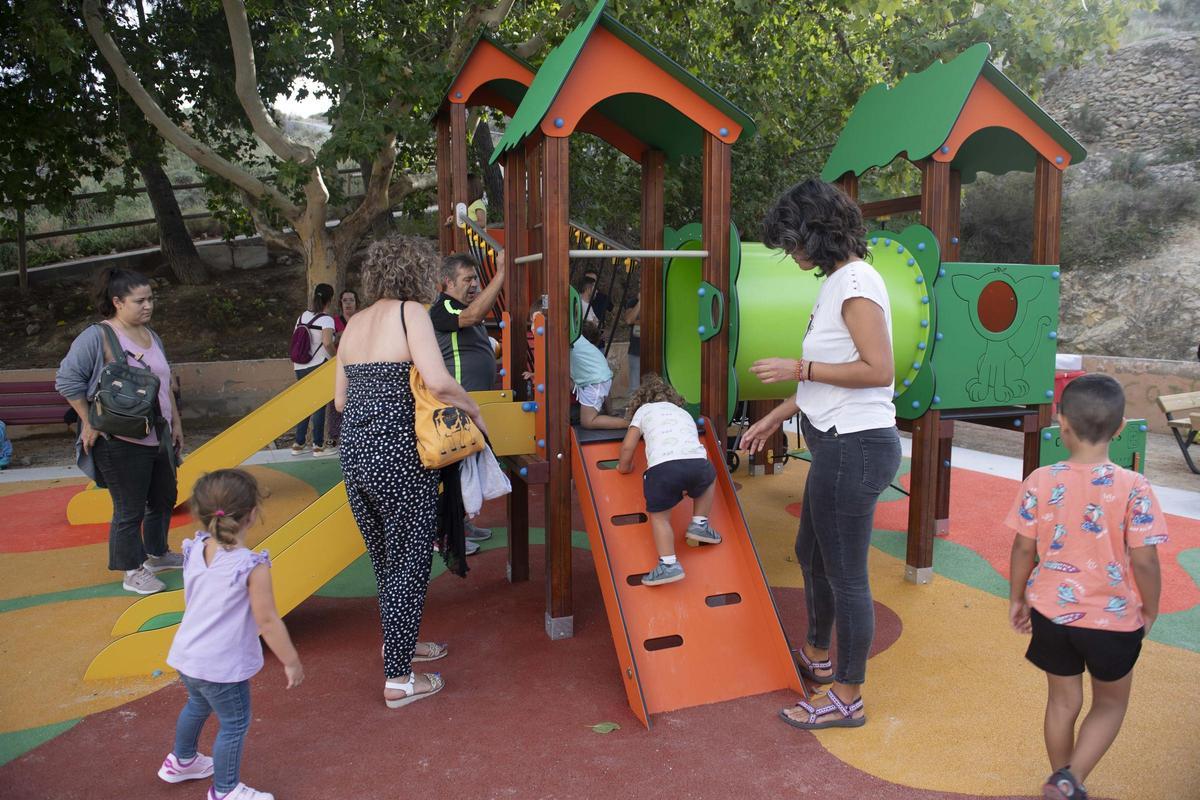 El parque infantil de la Mandola