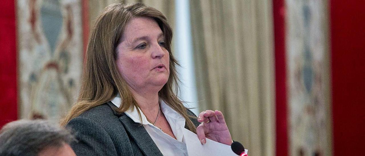 La concejala Julia Llopis, durante un pleno previo a la pandemia. |