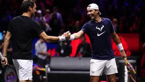 Los tenistas Roger Federer y Rafael Nadal entrenan para la Copa Laver 2022 en el 02 de Londres.