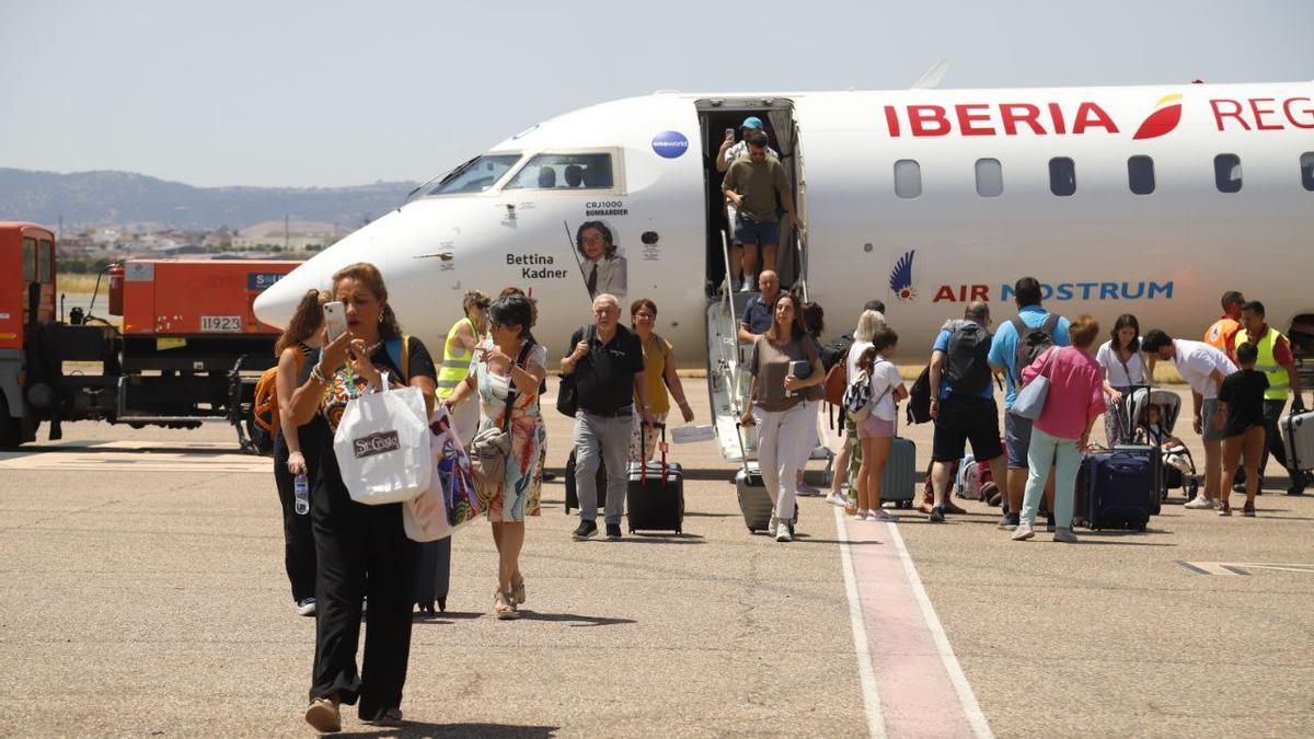 Córdoba retoma los vuelos regulares en el aeropuerto 16 años después