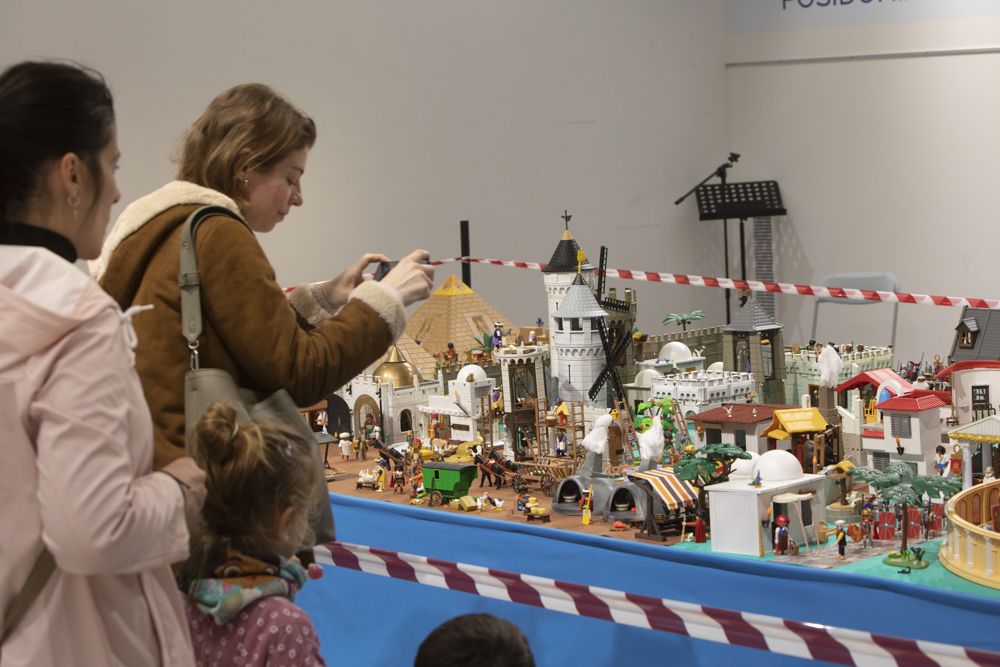 Así es el Belén hecho con figuras de Playmobil en Puçol