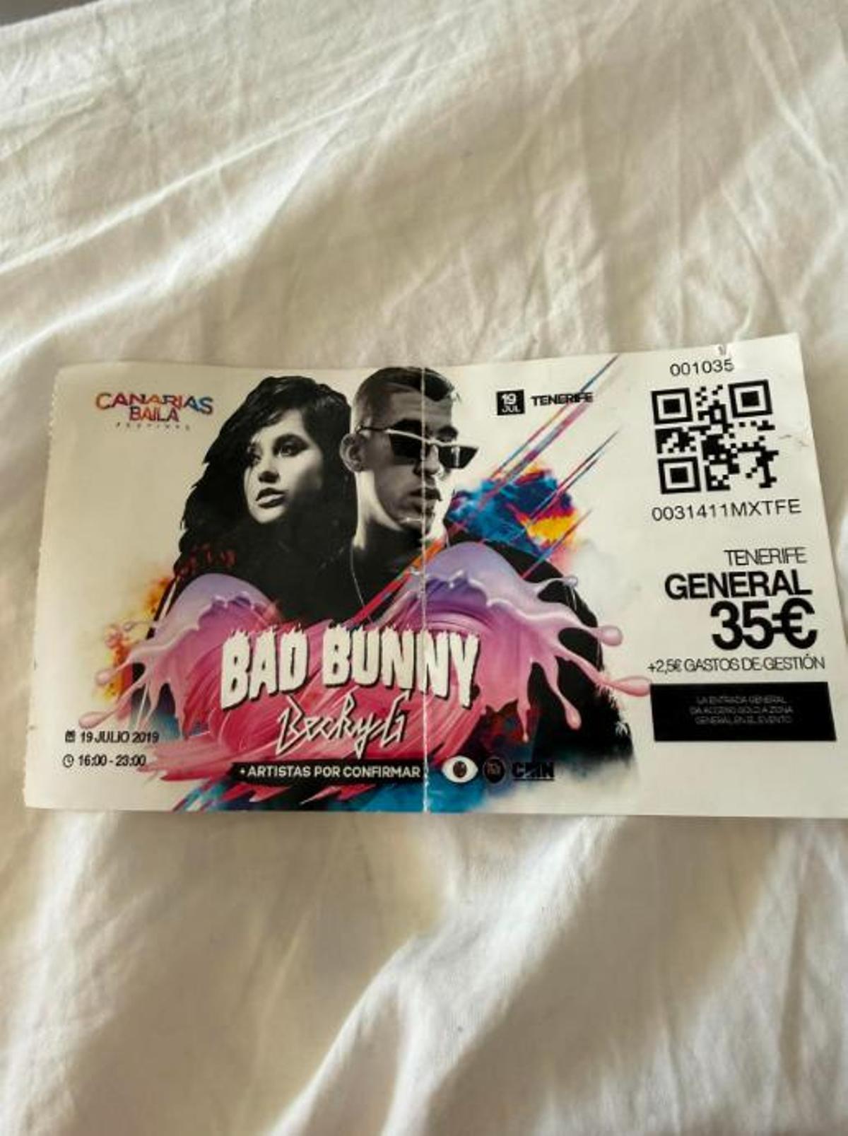 Foto que comparte una fan en los comentarios del video de Bad Bunny sobre ese primer concierto en las Islas.