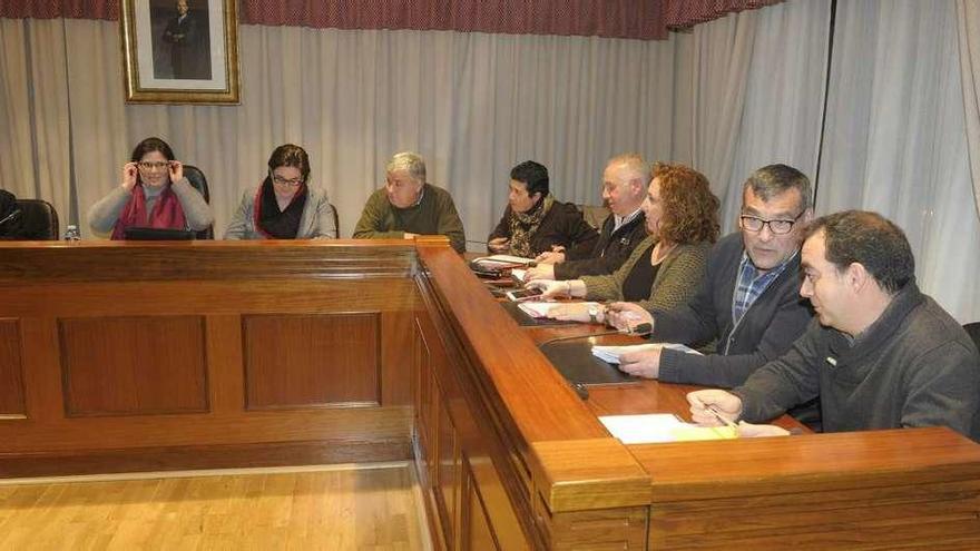 Representantes del Gobierno local de Bergondo en un pleno.