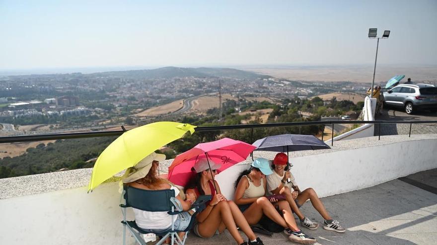 En directo | Sigue el eclipse desde Extremadura: ambiente, reacciones y todas las fotografías