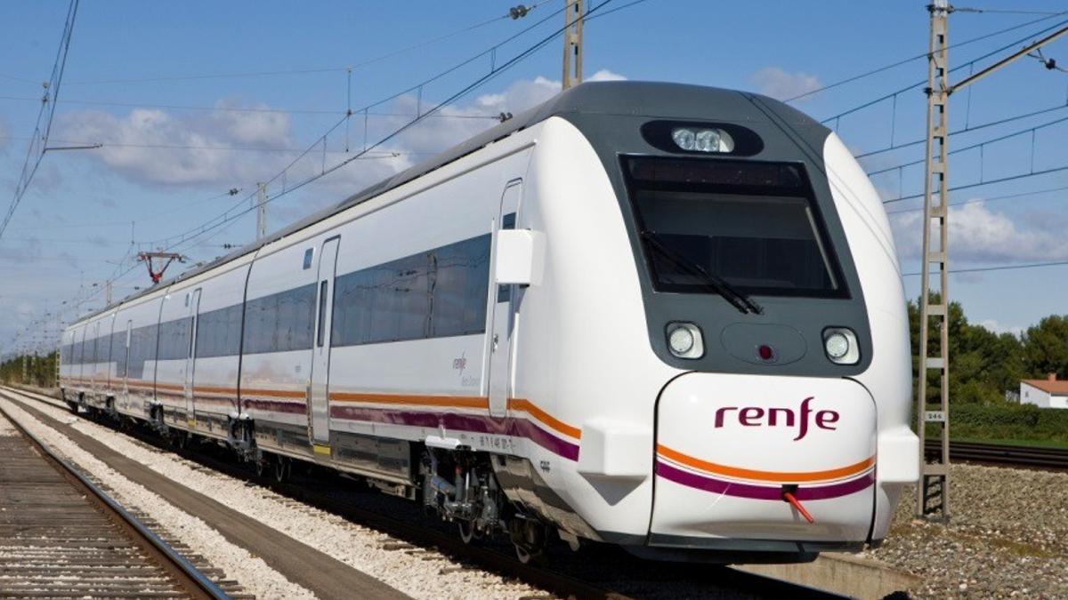 Un tren de Media Distancia fabricado por CAF para Renfe.