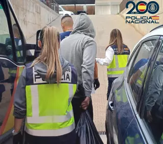 Detenidos seis patrones de pateras llegadas a Ibiza en condiciones penosas, una con un bebé de 20 días