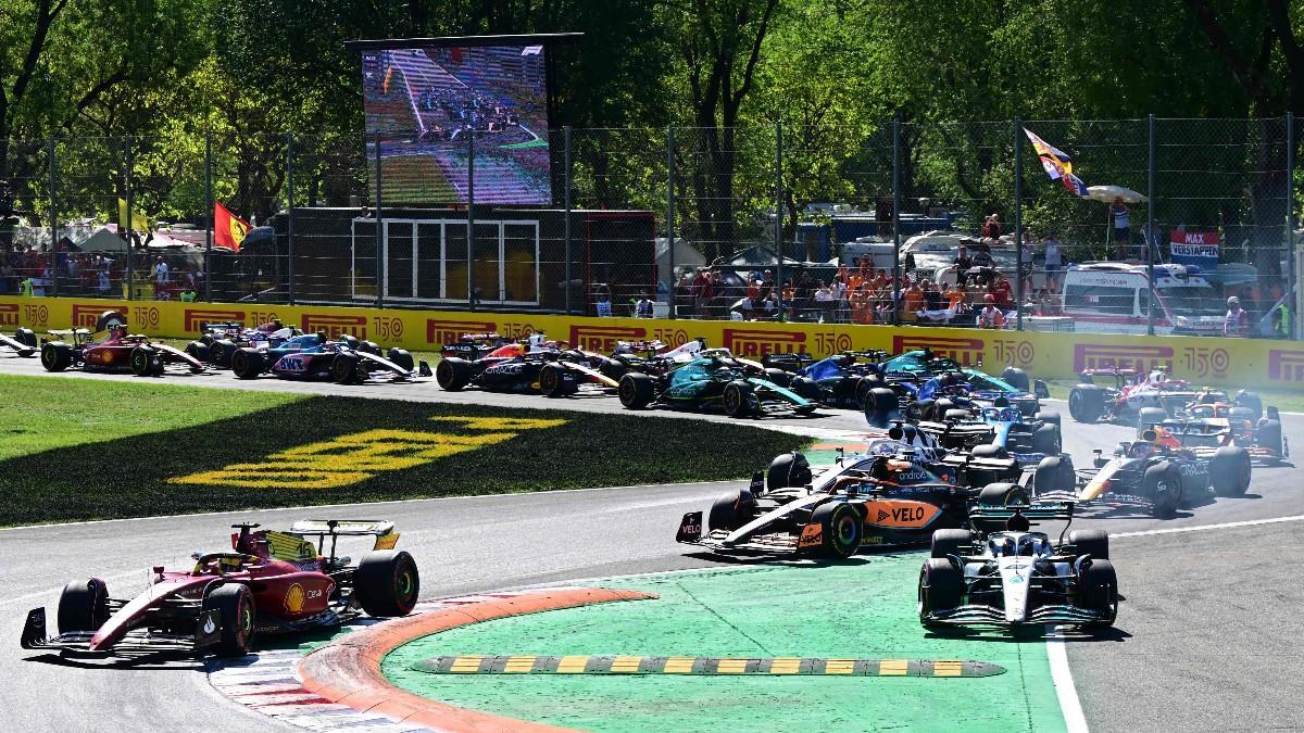 Leclerc, Rusell y el resto de pilotos, tras la salida en Monza