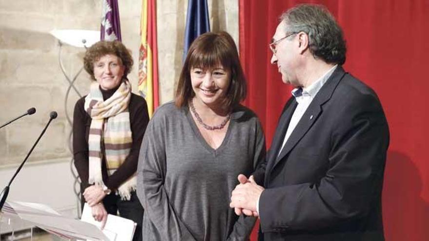 La directora general Maria Alorda, Francina Armengol y el conseller March presentaron el proyecto en el Consolat de Mar.