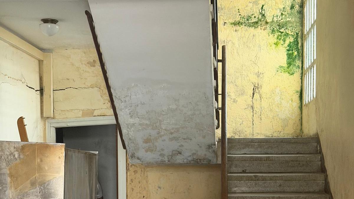 Así se encuentra el edificio de Caspe en riesgo de derrumbe