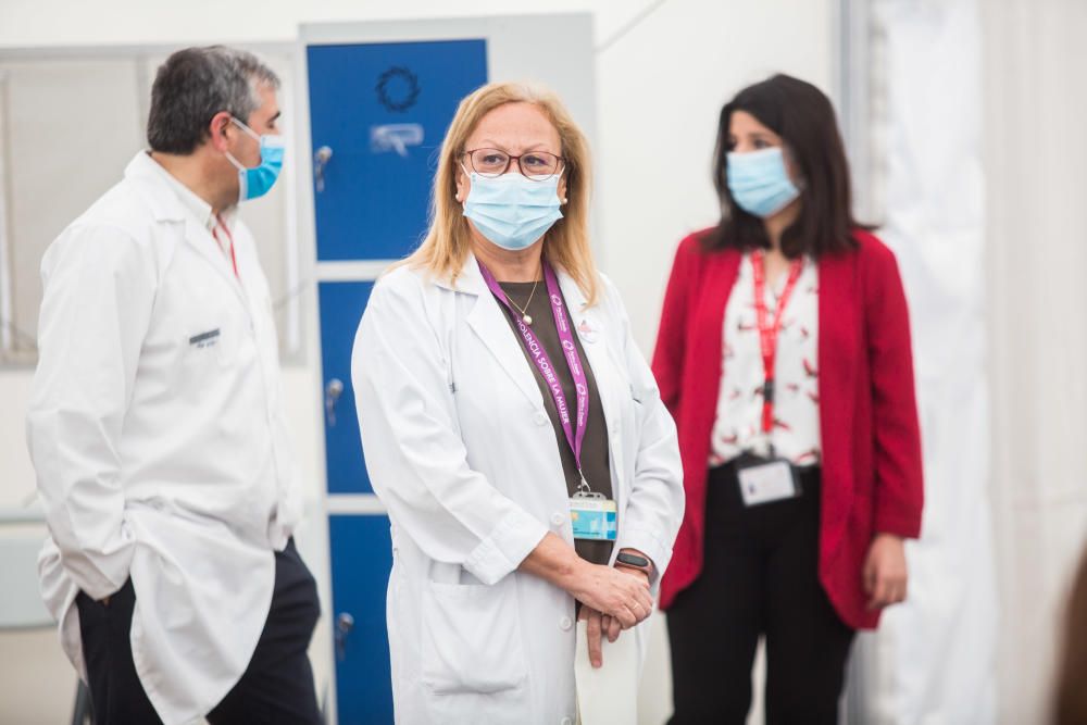 Visita de las conselleras de Sanitat y Justicia al hospital de campaña de La FE