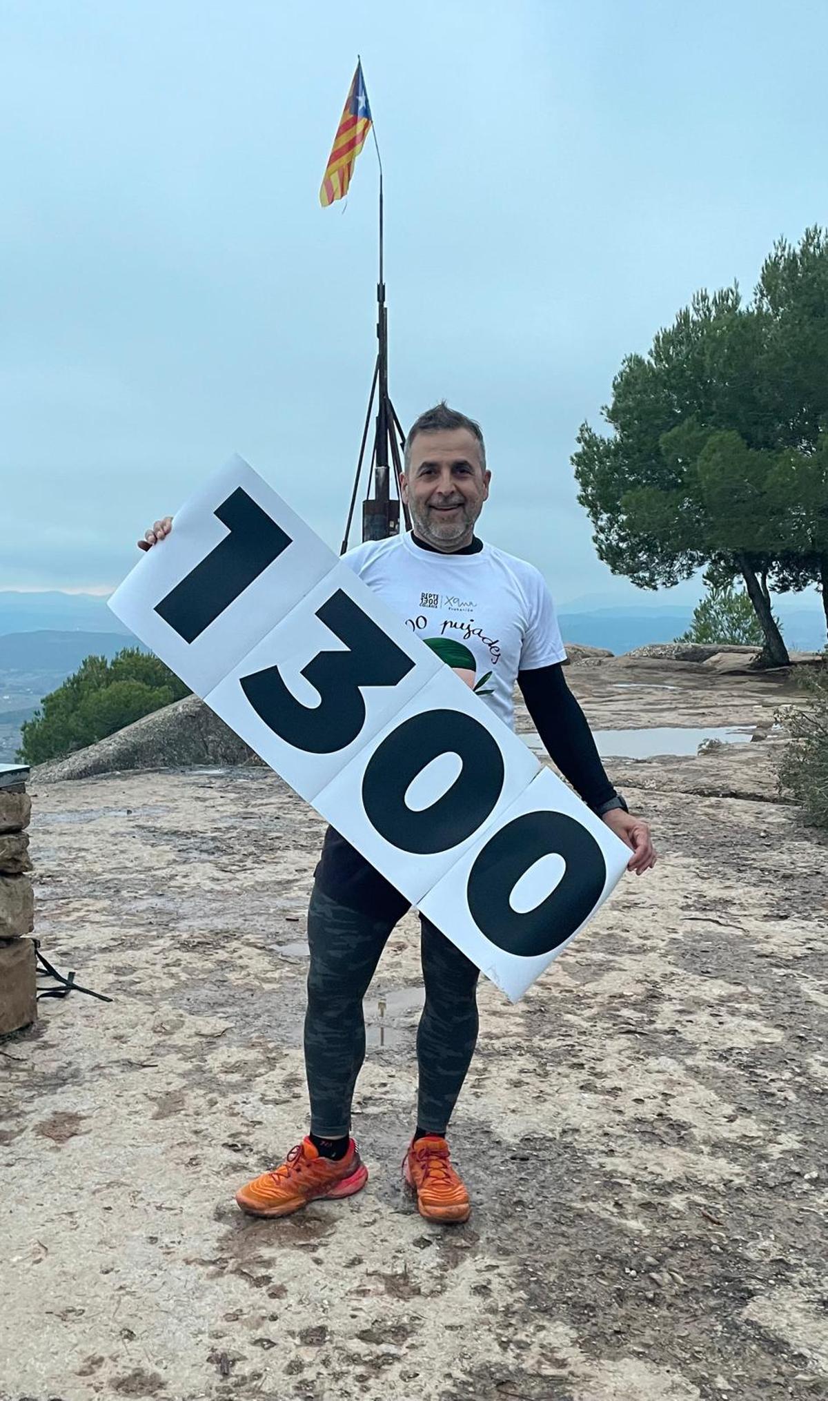 Bonamusa, amb el cartell de l'ascens 1.300