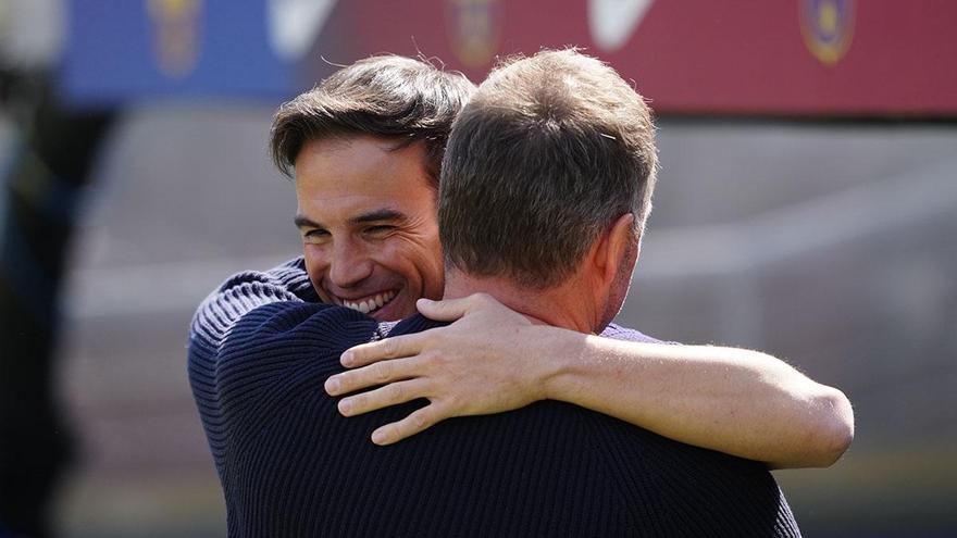 Flick se declara fan de Íñigo Pérez: "Le felicito, su equipo me gusta mucho"