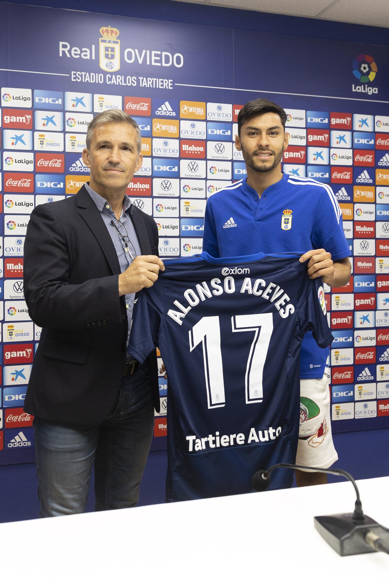 En imágenes: Así ha sido la presentación de Alonso Aceves con el Oviedo