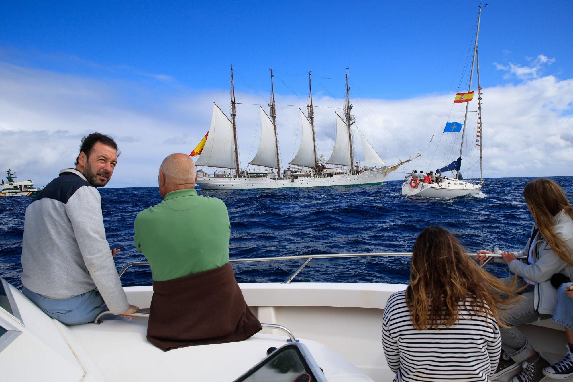 En IMÁGENES: Así fue la despedida de Leonor y el "Elcano" de El Musel en Gijón, con la Princesa maniobrando en el buque escuela