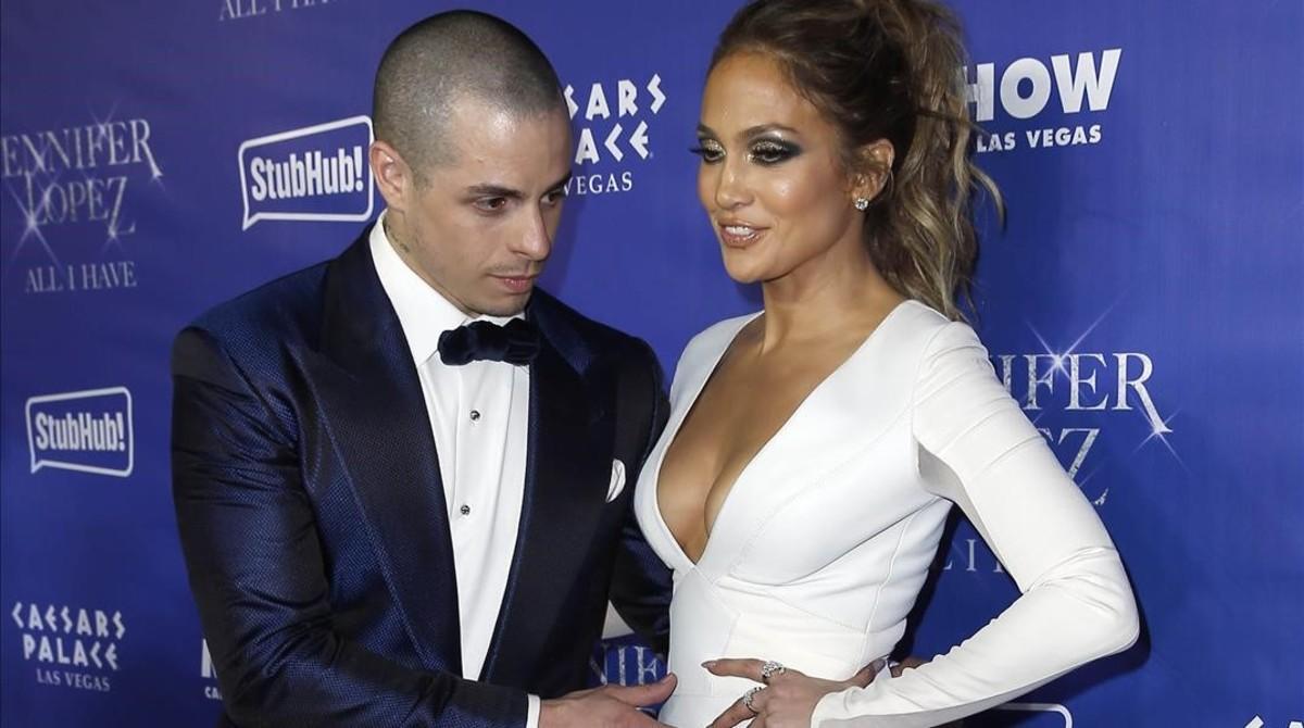 lmmarco35282204 dancer casper smart and singer and actress jennifer lopez at160825125033