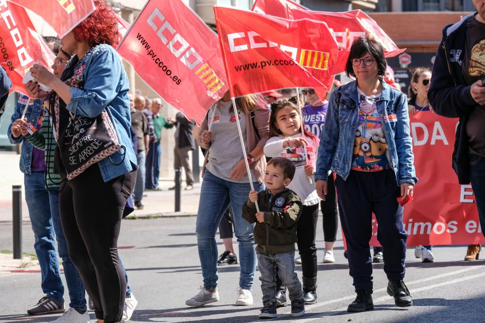 La manifestación del Día del Trabajador reúne a 18 colectivos y partidos del Medio Vinalopó