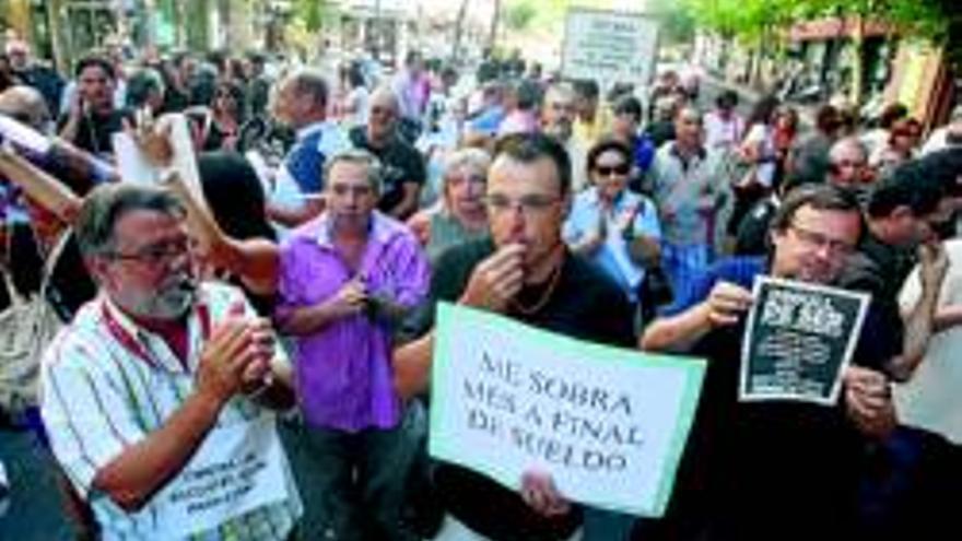 Empleados públicos se concentran este jueves contra los recortes