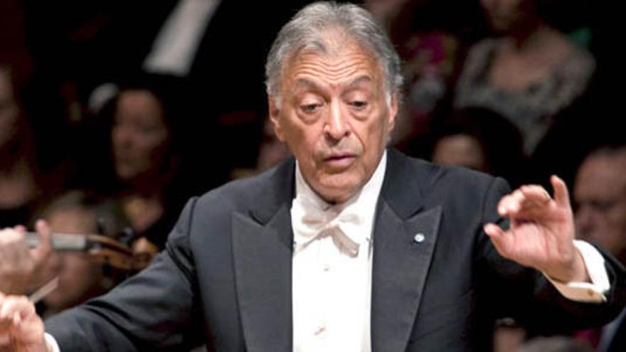 El maestro indio Zubin Mehta dirige el concierto inaugural del XXVI Festival de Música de Canarias, en el Auditorio Alfredo Kraus de Las Palmas de Gran Canaria, al frente de la orquesta más antigua del mundo, la Staatskapelle de Dresde.