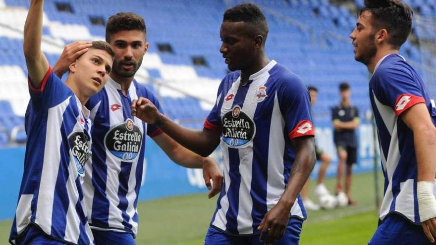 Los jugadores del Fabril celebran un gol en la fase de ascenso.