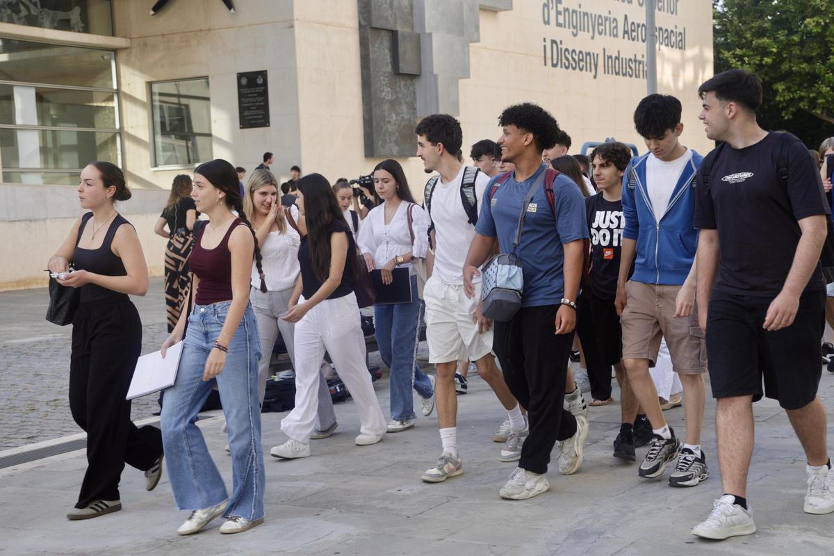 Así está siendo la primera jornada de exámenes PAU en València
