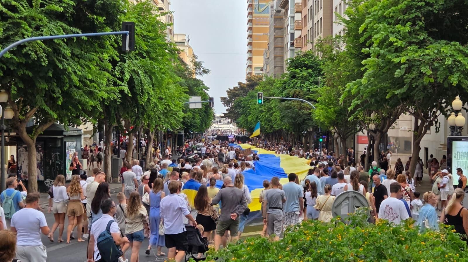 Así ha sido la manifestación celebrada en Alicante por Ucrania con el lema: "La victoria de Ucrania es la victoria del mundo"