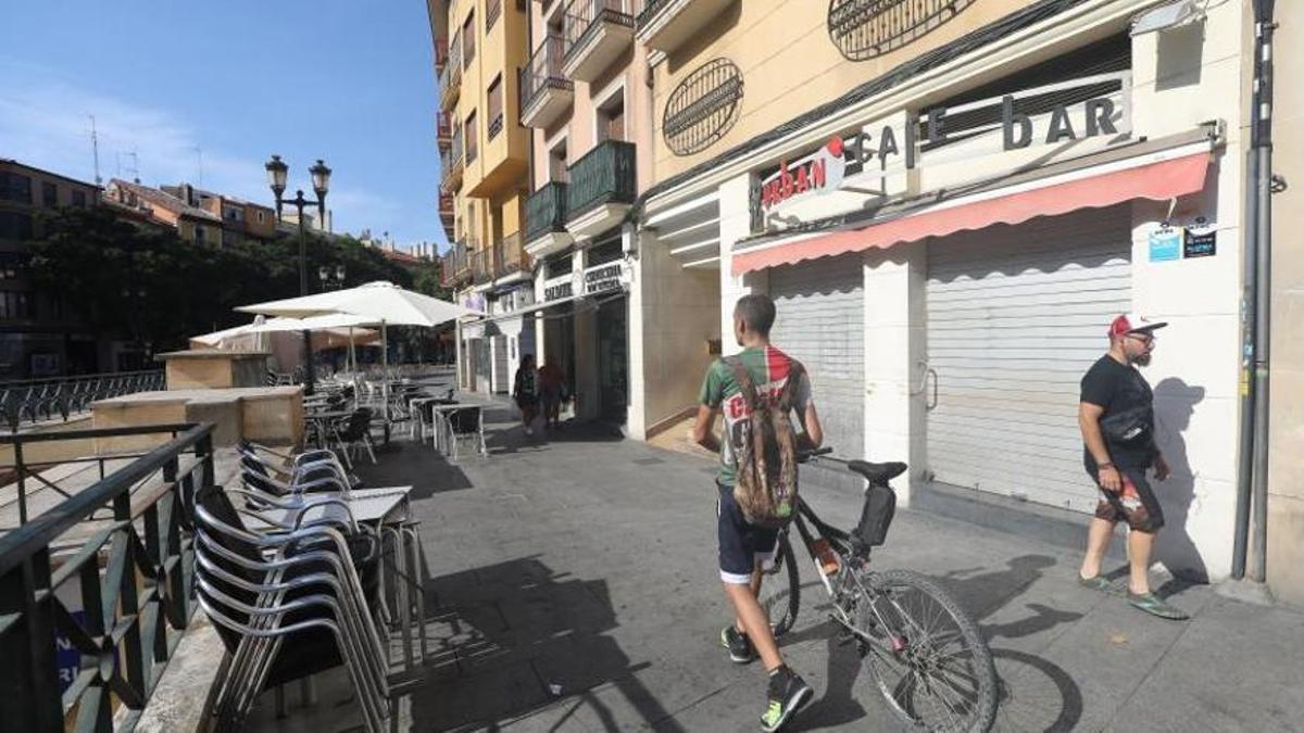 La pelea se desató a primera hora de la mañana de este pasado domingo a las puertas del bar Urban de Zaragoza.