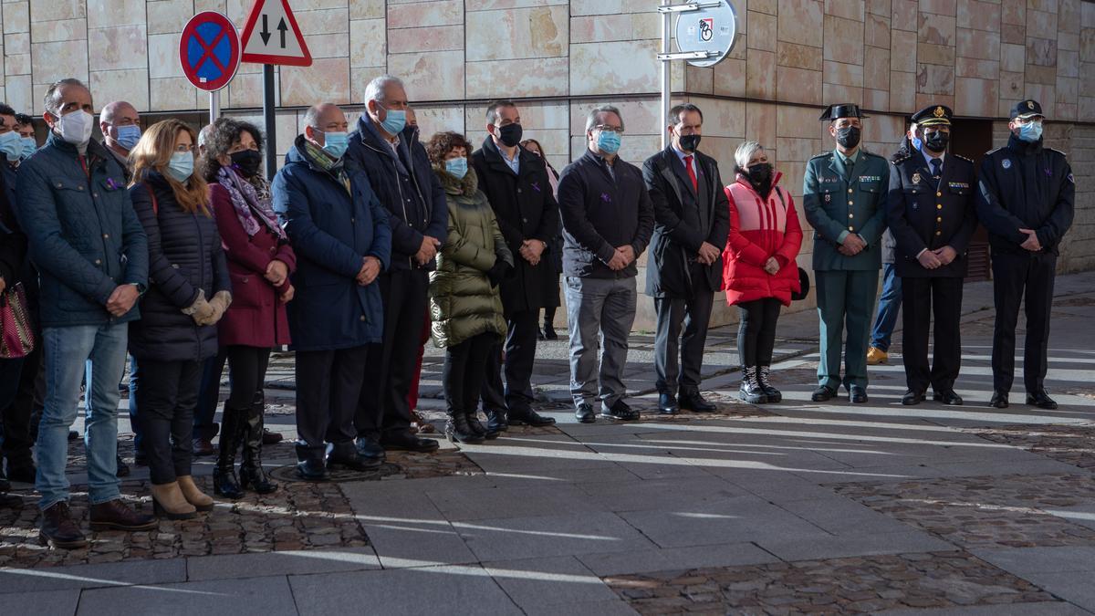 Acto contra la violencia de género en la plaza Viriato de Zamora.