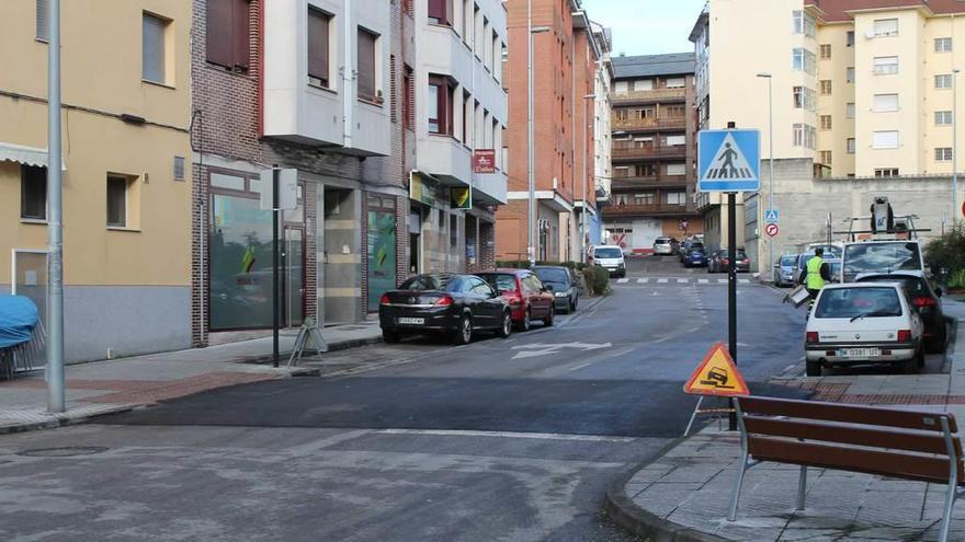 El Berrón estrena un paso de peatones elevado en la calle San Martín