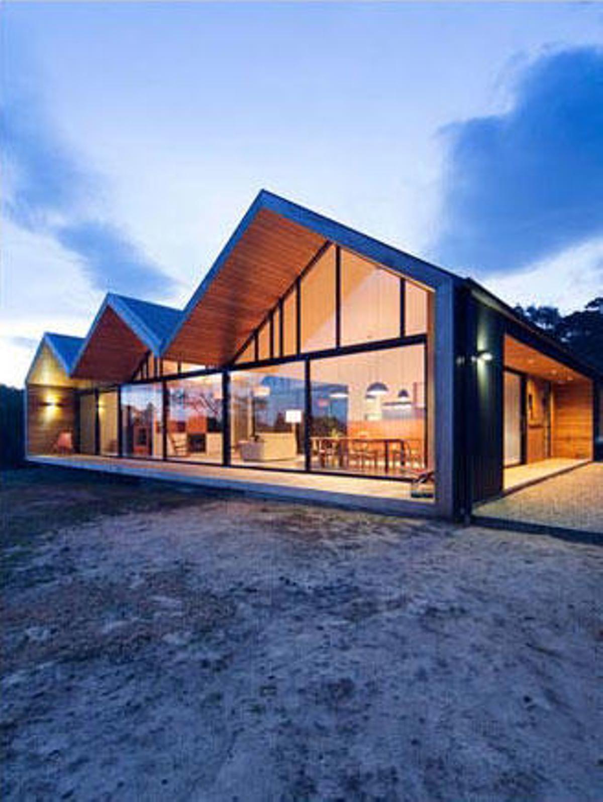 Casas prefabricadas de madera y cristaleras.