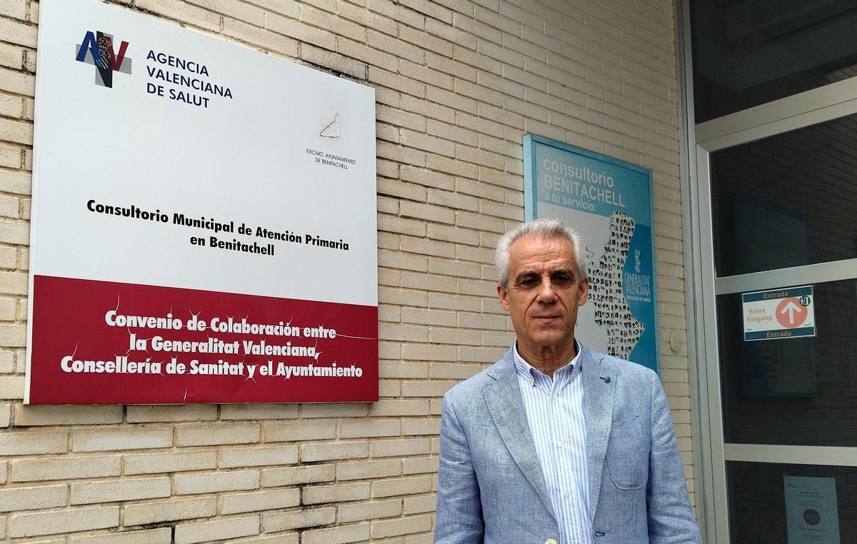 El doctor Régulo Lorente lleva más de 40 años de médico en Benitatxell