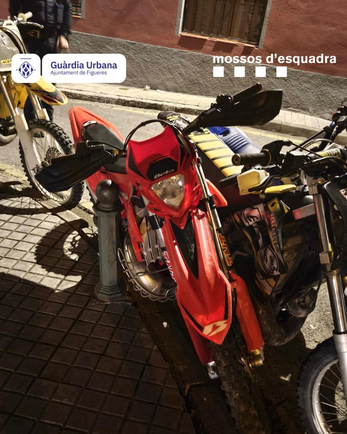 Algunes de les motos intervingudes en el dispositiu.