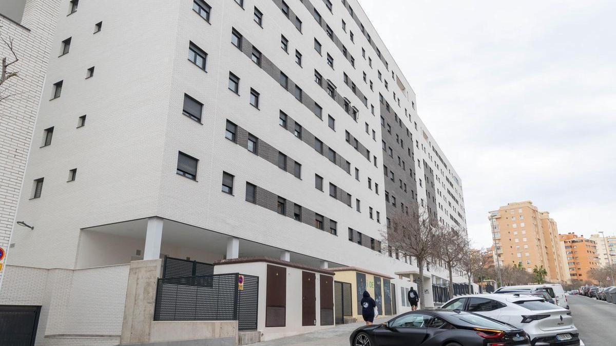 Así es la urbanización Les Naus: la polémica promoción de vivienda protegida en Alicante con adjudicaciones a cargos públicos y familiares / Alex Domínguez