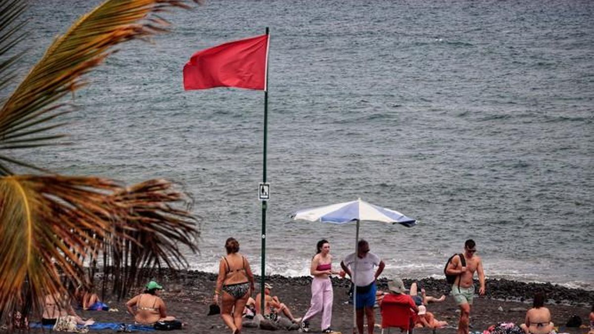 Playa Jardín cerrada al baño