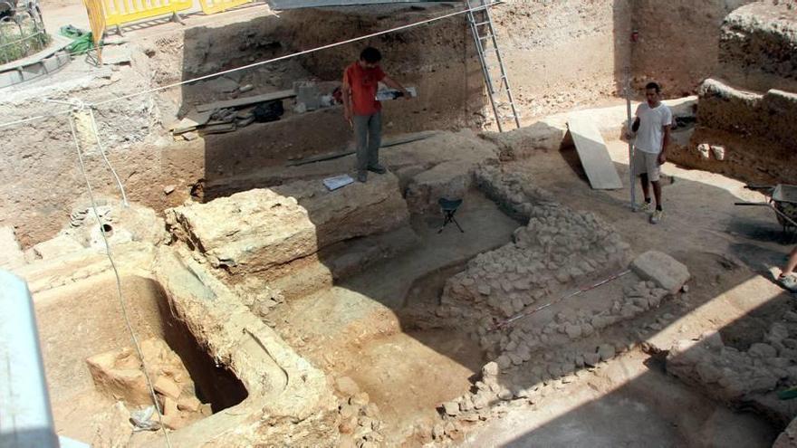 Descubren un depósito  de aguas romano junto a  la vivienda púnica del Lago