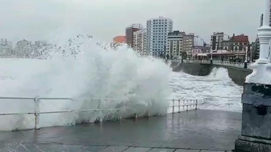 Oleaje en Gijón