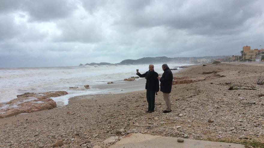 Camps se interesa por los destrozos del temporal en Xàbia