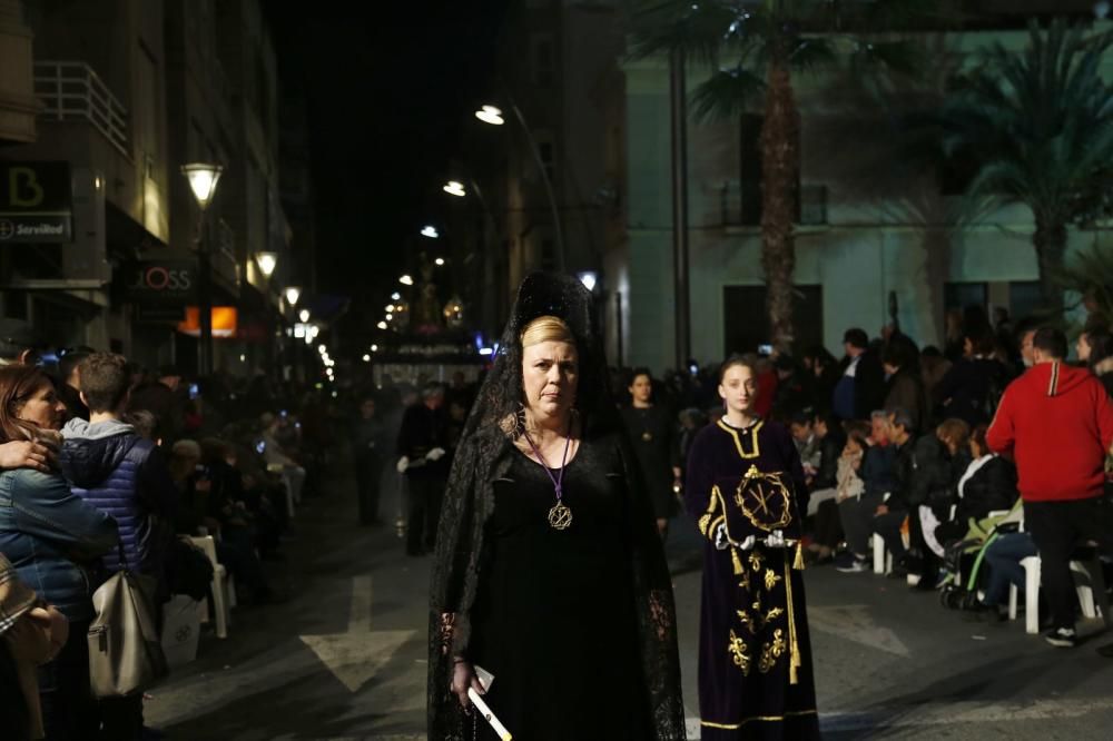 Miles de personas contemplaron el paso de las imágenes de las seis cofradías que participan en Lunes Santo