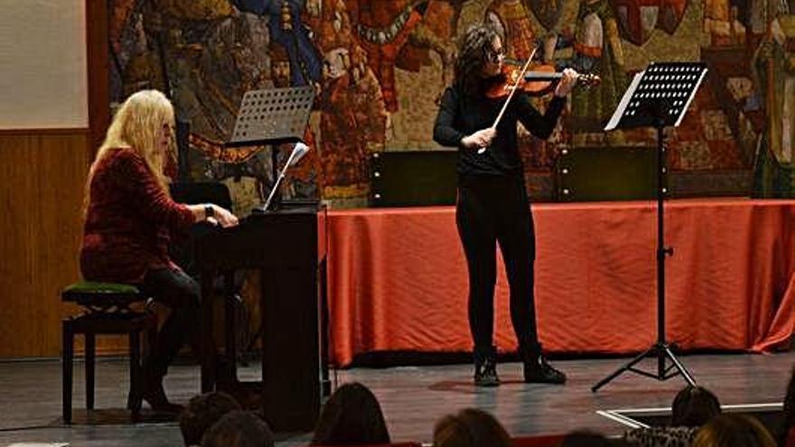 Dos de las actuaciones de ayer en la Casa de Cultura.