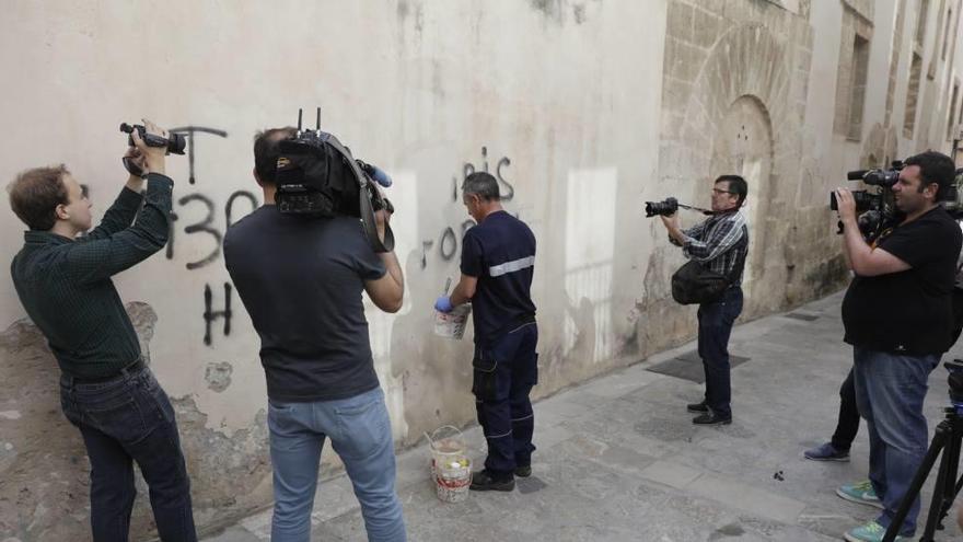 Eliminan las pintadas de los edificios protegidos