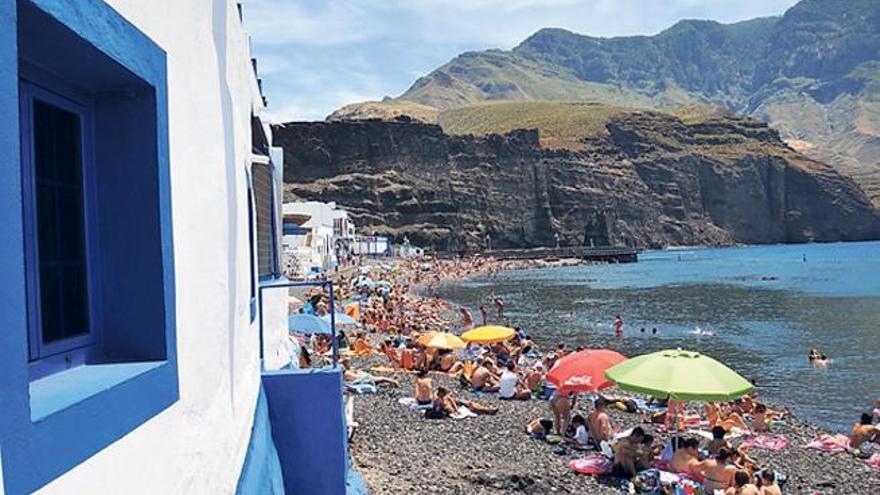 Pueblos vacíos, playas a tope