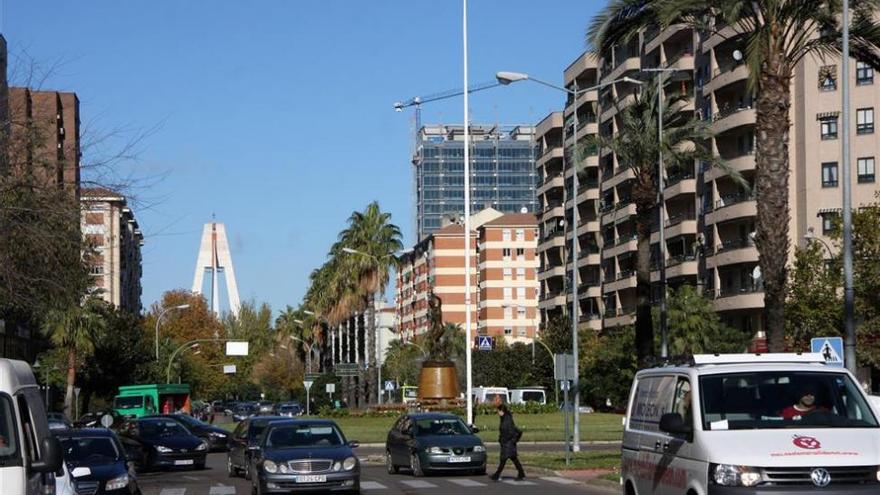 300 multas por aparcar en el carril bici de la avenida Sinforiano Madroñero de Badajoz
