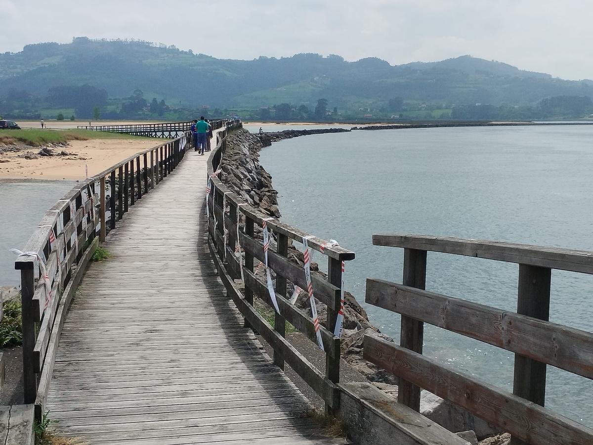 El deterioro del parque playa de Rodiles, en Villaviciosa, en imágenes
