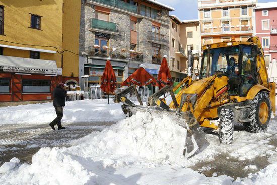 Puigcerdà treu la neu dels carrers