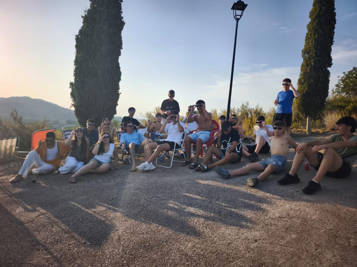 Los jóvenes se dan cita en la ermita
