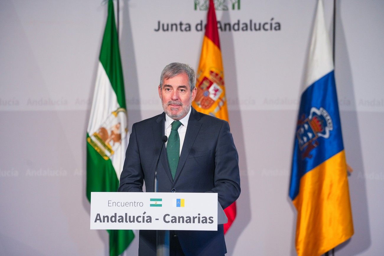 Imagen del encuentro de este miércoles entre los presidentes de Andalucía y Canarias, Juan Manuel Moreno y Fernando Clavijo