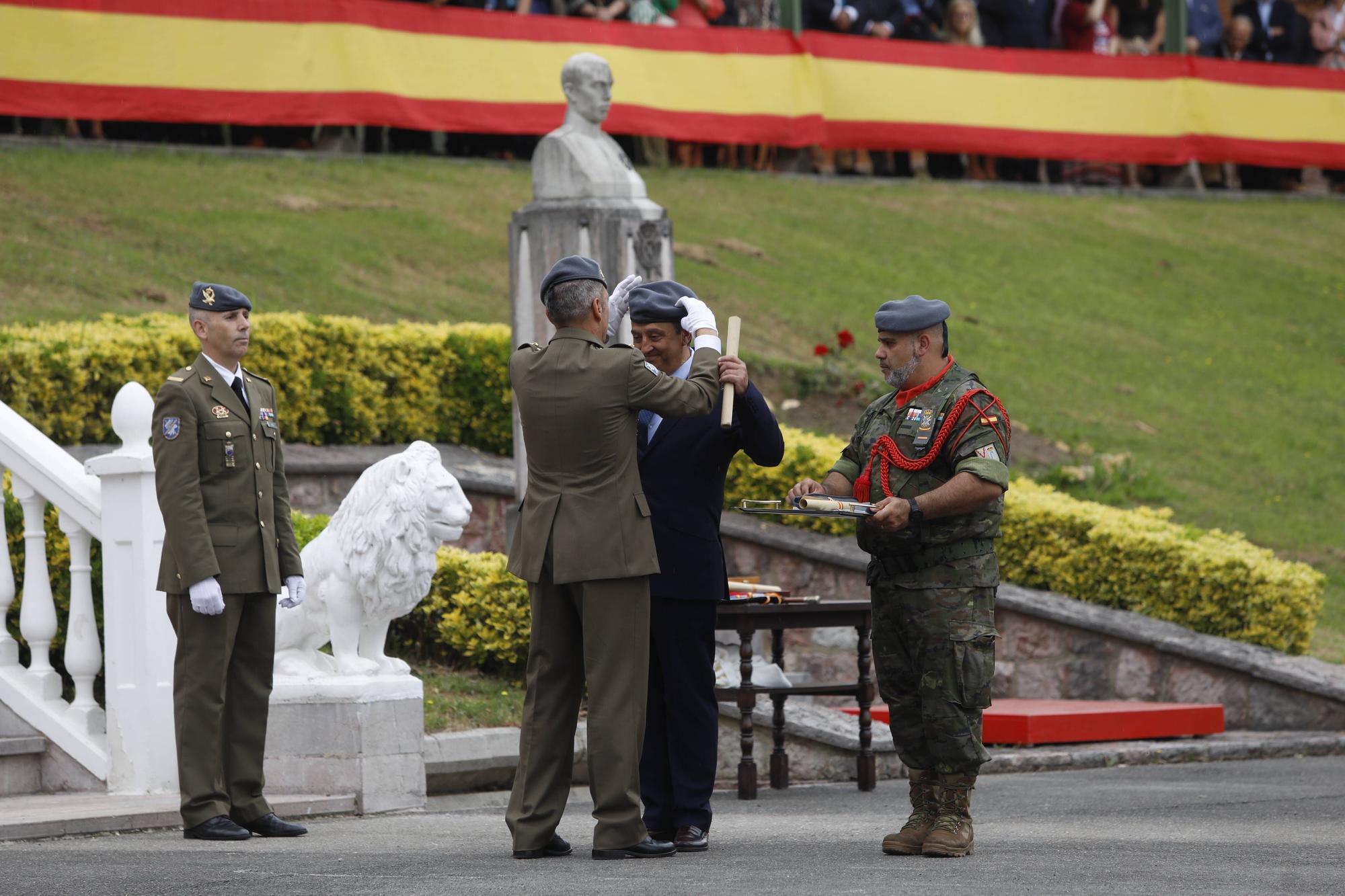 Parada militar en el acuartelamiento "Cabo Noval"